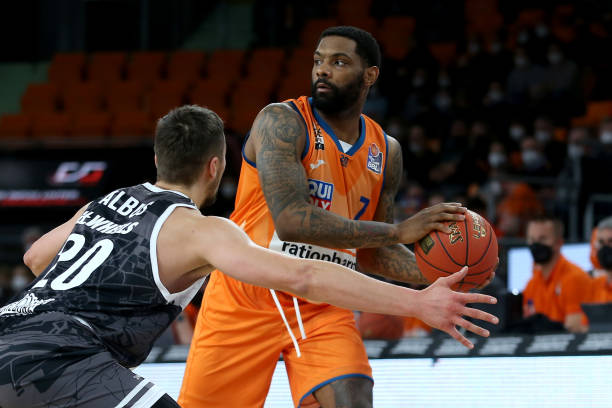 莱万自加盟 莱万自加盟