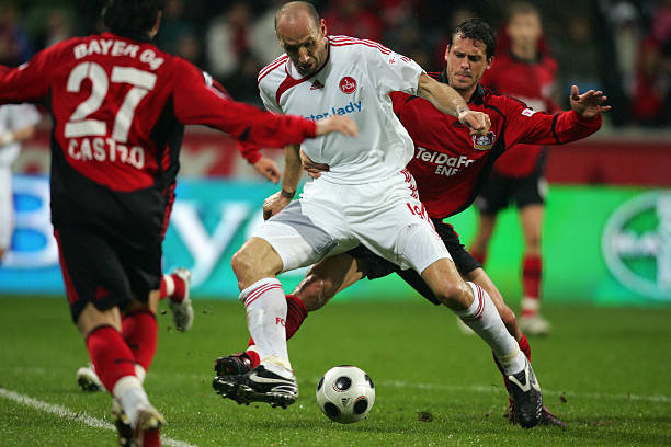 边后卫内收 边后卫内收